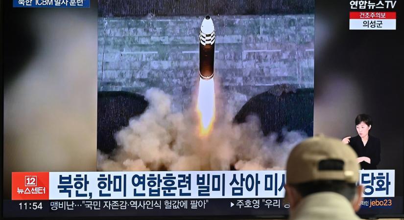 Észak-Korea nem áll le, újabb rakétát lőtt ki