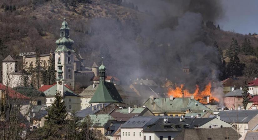 Hatalmas tűz pusztított Selmecbánya világörökségi részén