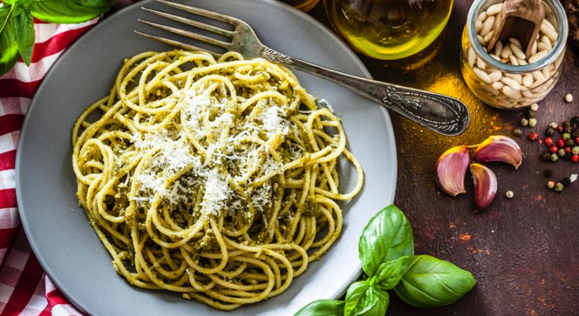 Ez a fokhagymás spagetti az internet kedvence, 10 perc alatt varázslatos ebédet csinálhatsz belőle