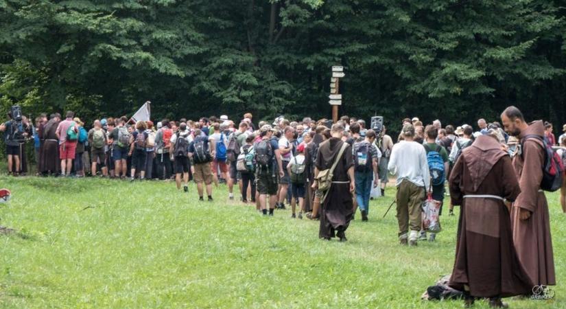 Aki zarándokol, egyben imádkozik is: Szentkútra költözik a Zarándok Akadémia
