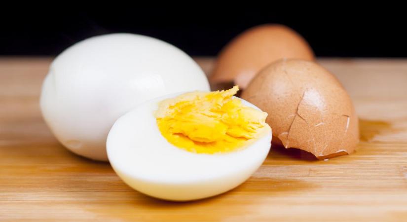 Kiderült a sztárséf titka: itt a módszer, amivel tökéletesen simára pucolhatod a tojást