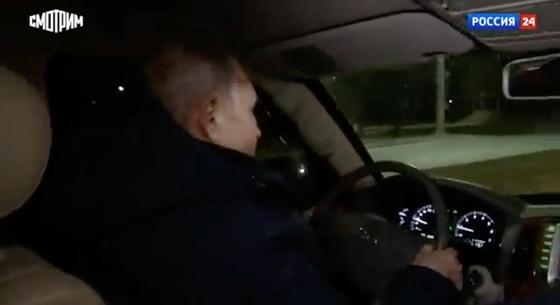 Így kocsikázott Putyin Mariupolban – videó