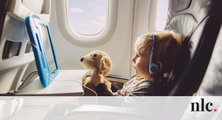 Így utazz kisgyerekkel egy hosszú repülőúton! – tippek szülőktől, szülőknek