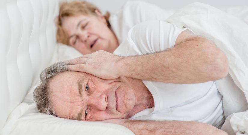 Mitől horkolnak jobban az idősebb nők?