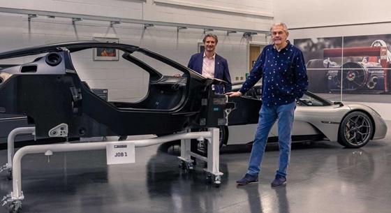 Egekig forgatható szívó V12-es motorral elkészült Gordon Murray első új hiperautója