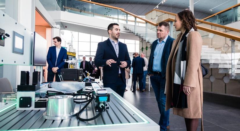 A Széchenyi István Egyetem képzési kínálatával és innovációival ismerkedtek a hazai középiskolák vezetői