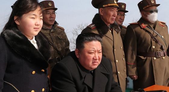 Kim Dzsong Un felszólította a hadseregét: álljon készen „az azonnali, mindent elsöprő nukleáris ellentámadásra”