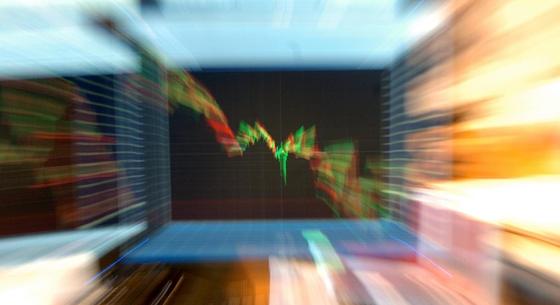 Felébredtek a brókerek egy gigantikus bankmentés után: esett a forint egy nagyot