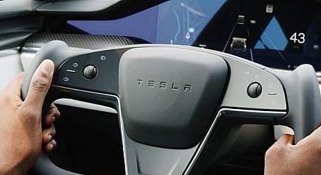 Leeshet a kormánykerék ment közben a Tesla-król - több mint 120.000 ezer autó érintett