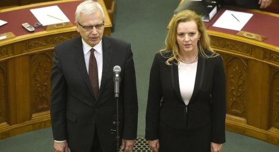 Honnan kapja majd Parragh László felesége a fizetését péntektől?