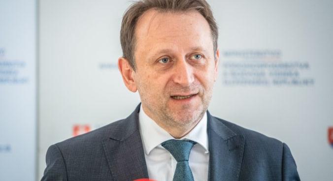 SZPCC: Vlčan miniszter és a multik átverik az embereket a kenyér árával