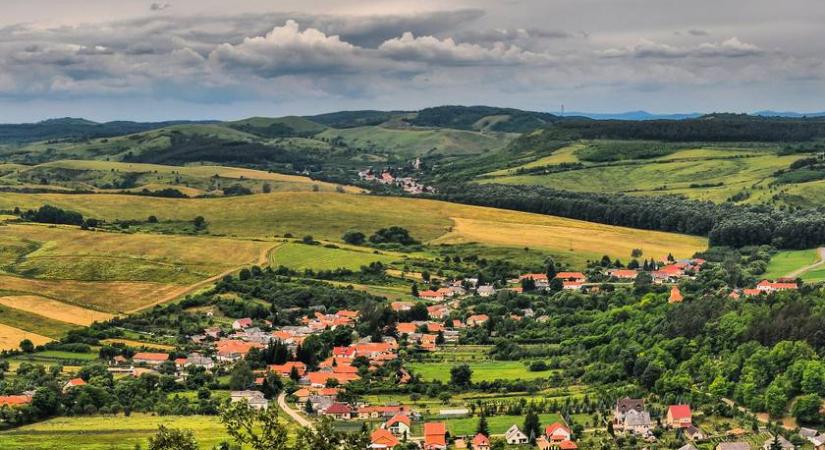 300-an sem lakják a varázslatos magyar falut: imádják a kéktúrázók Uppony festői környékét