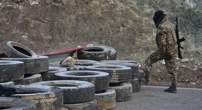 Határőrségük ágyúzásával vádolja az örményeket az azeri hadsereg