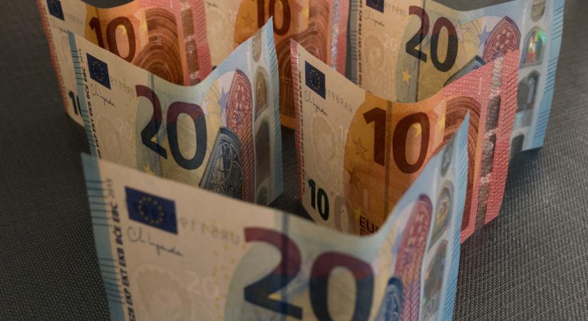 Románia előrébb hozná az euró bevezetését