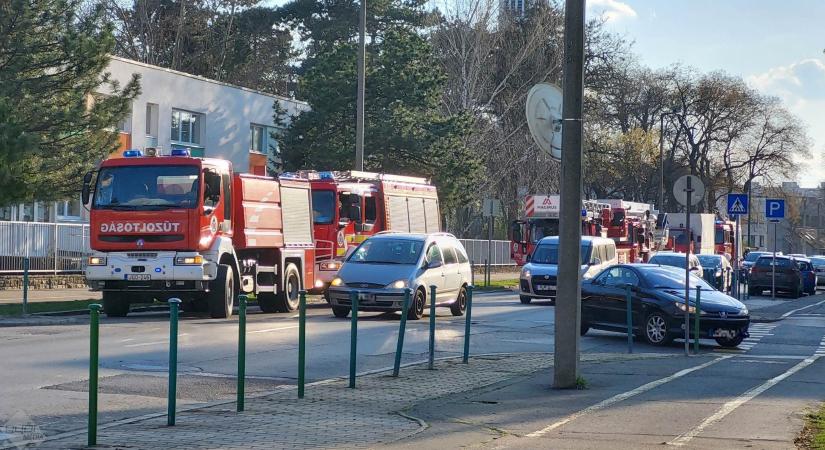 A győri kórházba riasztották a tűzoltókat