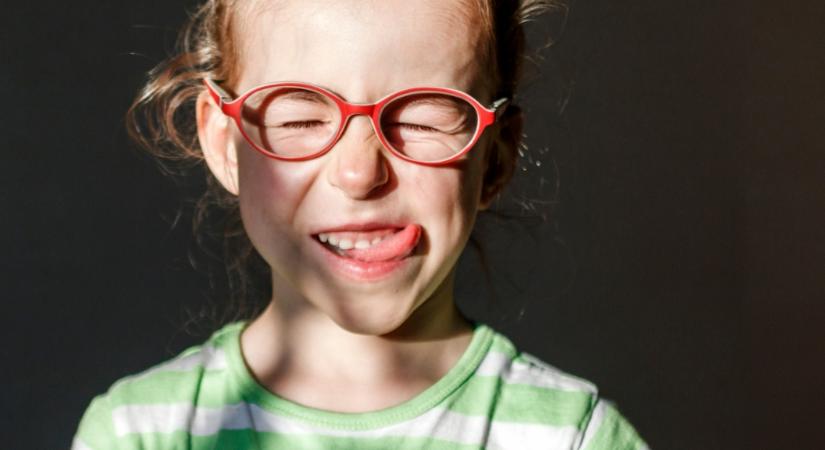 5 tipp, hogy könnyebben megszokja gyermekünk a szemüveget