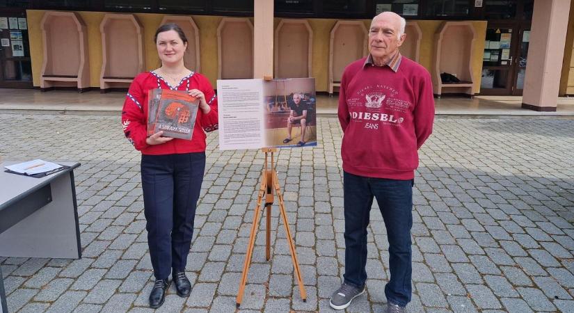 Az otthonukat vesztett ukránokról szóló képregényt és portrékiállítást mutattak be Szécsényben