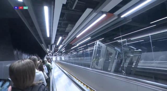 Két év után végre megnyitották: rá se ismerni a 3-as metró felújított állomásaira