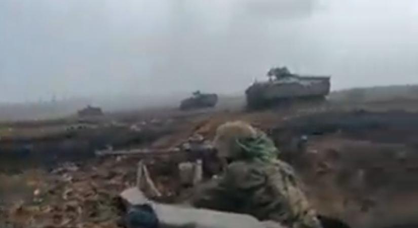 Ukrán ellentámadás kezdődhetett Bahmutnál, videón a vonuló ukrán páncélosok