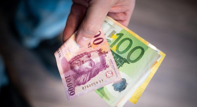 400 forint fölé is benézett az euró, mégis erősödött a magyar deviza