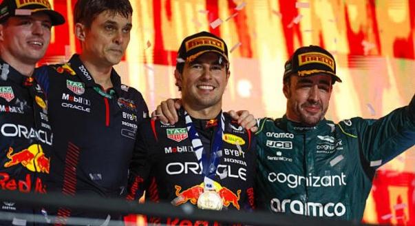 Dobogós kavar, Red Bull-feszültség – hétfői F1-es hírek