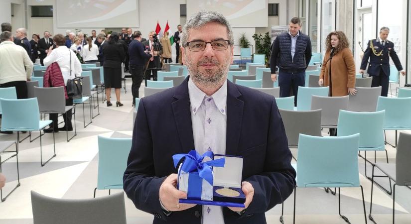 A polgárőrségtől kapott kitüntetést az Észak-Magyarország szerkesztője, Horváth Imre