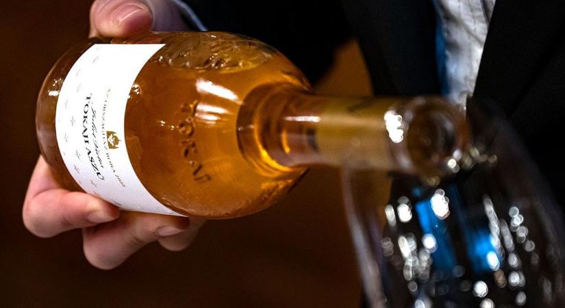 Bántóan alacsonyabb áron kelnek el a tokaji borok külföldön, mint itthon