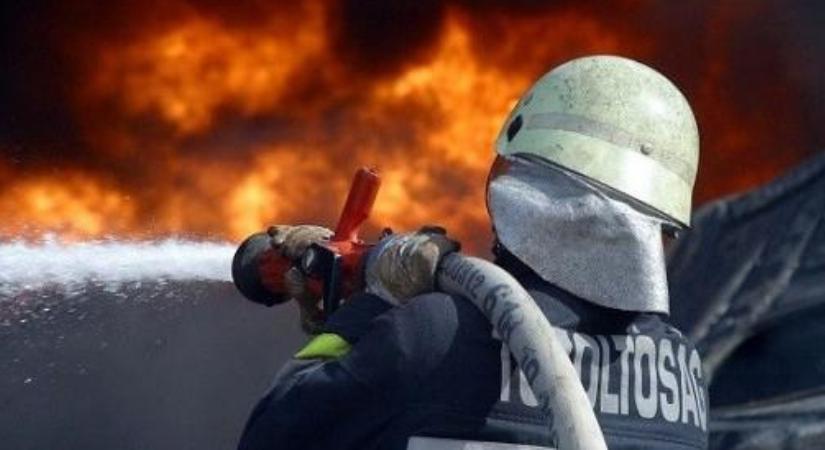 Tűz ütött ki egy debreceni gazdasági épületben