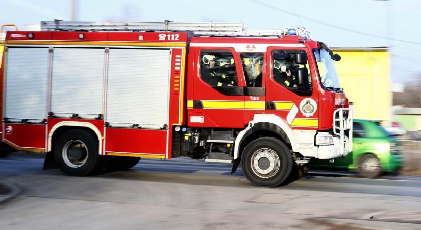 Összeütközött két autó Budapesten: az Üllői útra vonultak ki a tűzoltók