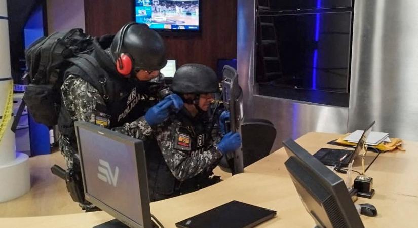 Robbanószerkezetet küldtek két ecuadori televíziónak