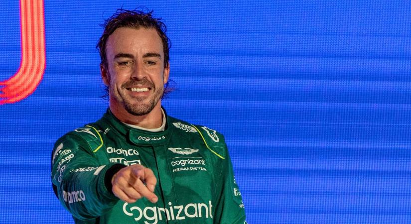 Alonso bekopog a trófeáért: a zseniális fotó felrobbantotta az internetet
