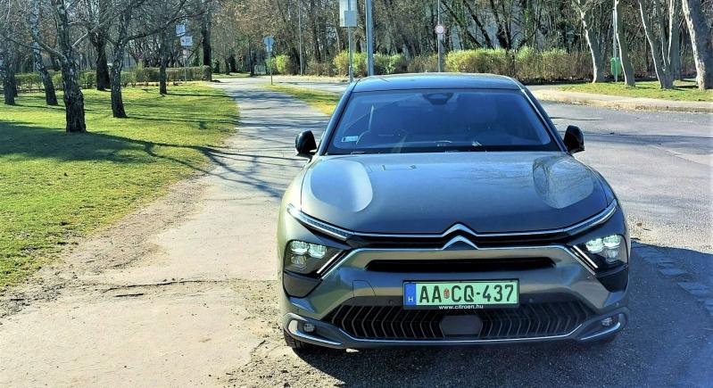 Francia cuvée a kényelem szerelmeseinek - Citroën C5 X Plug-in Hybrid 225 PureTech (2023) teszt