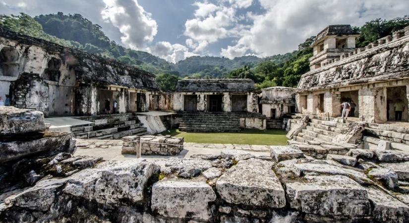 Kincsekkel teli sír lapult az ősi maja városban