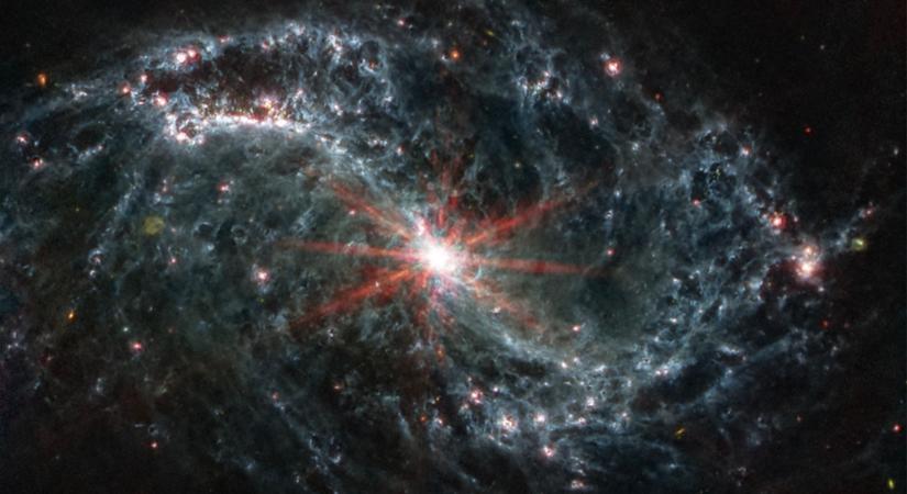 Galaxisok gáz- és porképződményei örvénylenek a James Webb új felvételein