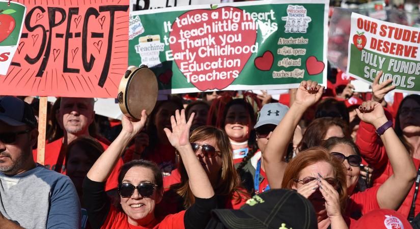 Három napra leáll a tanítás az iskolákban Los Angelesben, mert 30 ezer iskolai dolgozó sztrájkol