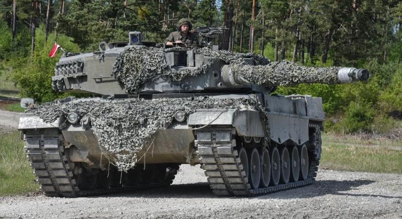 Megérkezett egy újabb adag Leopard harckocsi Ukrajnába