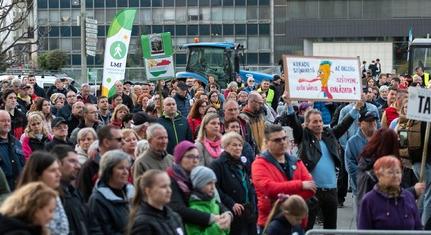 Az akkumulátorgyárak ellen tüntettek Győrben