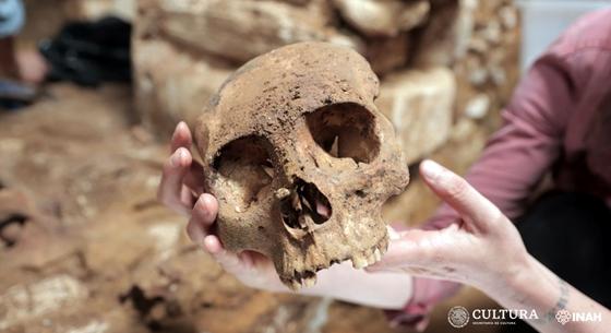 Egy egész emberi csontváz is volt abban a különleges maja sírkamrában, amit egy mexikói vasútépítés közben találtak