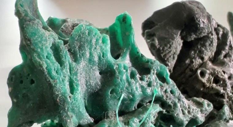 Az antropocén és "plaszticén" korszak aggasztó bizonyítékára találtak a kőzetekben