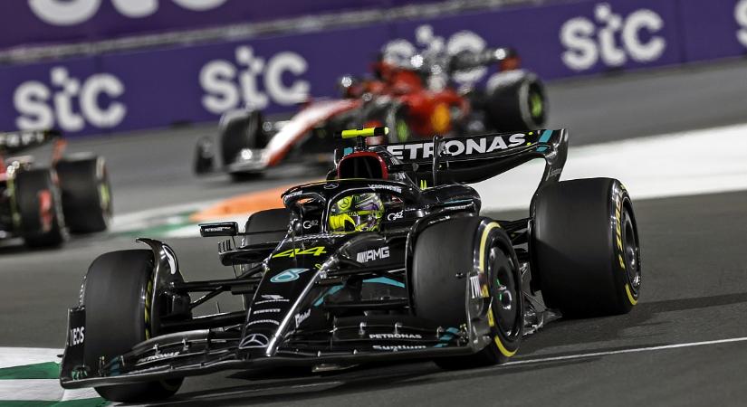 Hamilton: furcsa, hogy a Ferrari mögöttünk ért csak célba