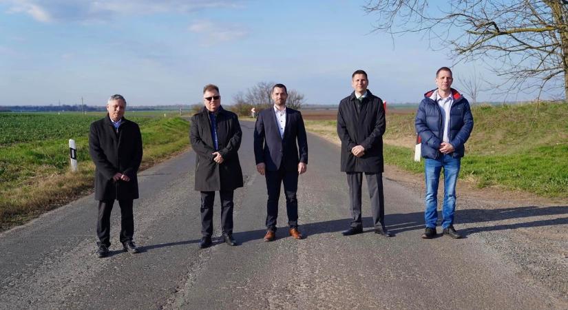 Megújul a Pusztaszabolcsot és Iváncsát összekötő út