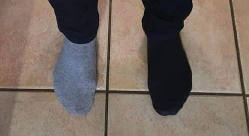 Felemást zoknit vett fel a debreceni önkormányzati képviselő – meg volt oka