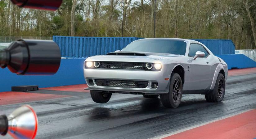 1025 lóerőt és 1,66 másodperces 0-100-at tud a Dodge új démonja