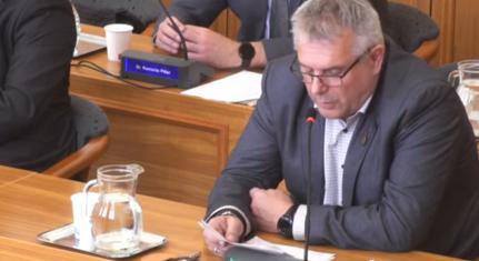 Hári József bedobta az aduászt a közgyűlésen