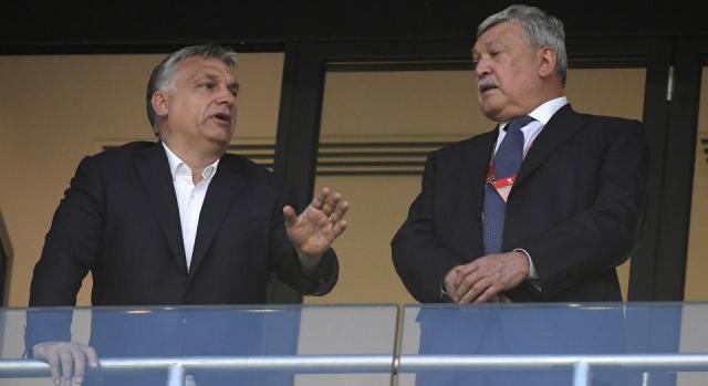 Döntött az UEFA: be lehet vinni az árpádsávos és Nagy-Magyarország-térképet ábrázoló molinókat a meccsekre