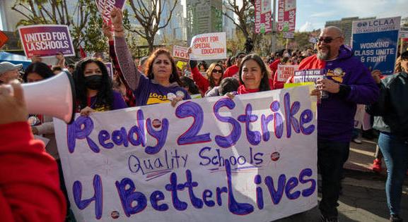 Sztrájkolnak Amerika második legnagyobb iskolakörzetének alkalmazottai Los Angelesben