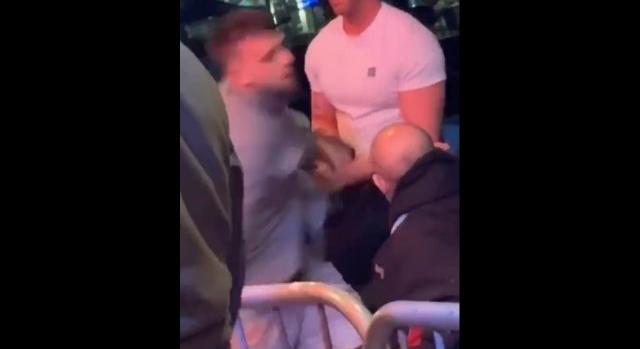 Videó: Leütötte a mozgássérültet a férfi, mert az állítólag rágurult a lábára a kerekesszékével
