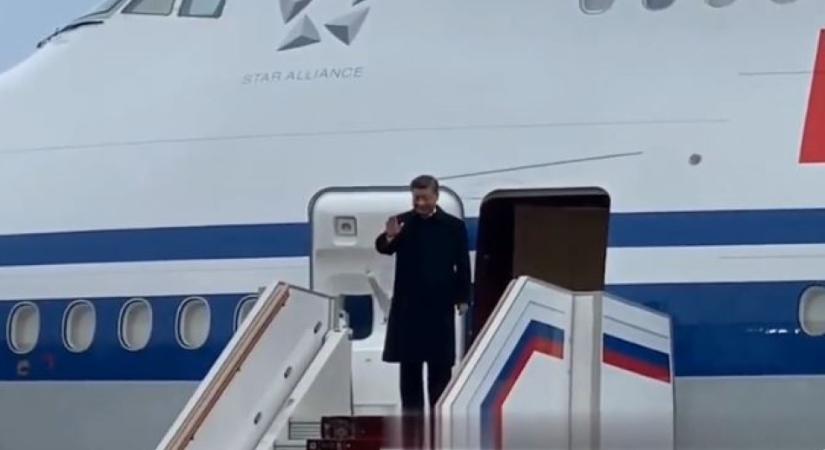 Videón, ahogy elhagyja Oroszországot a kínai elnök