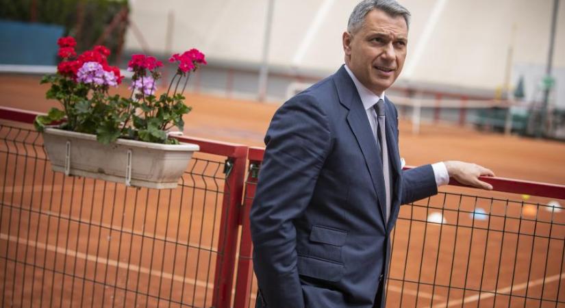Hiába három éve Lázár János a Magyar Tenisz Szövetség elnöke, újra és újra visszás ügyek kerülnek elő