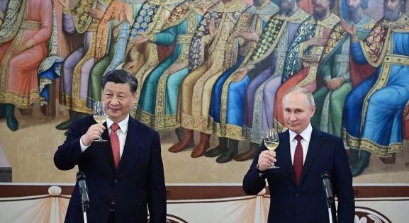 Hszi Csin-ping elbúcsúzott Vlagyimir Putyintól